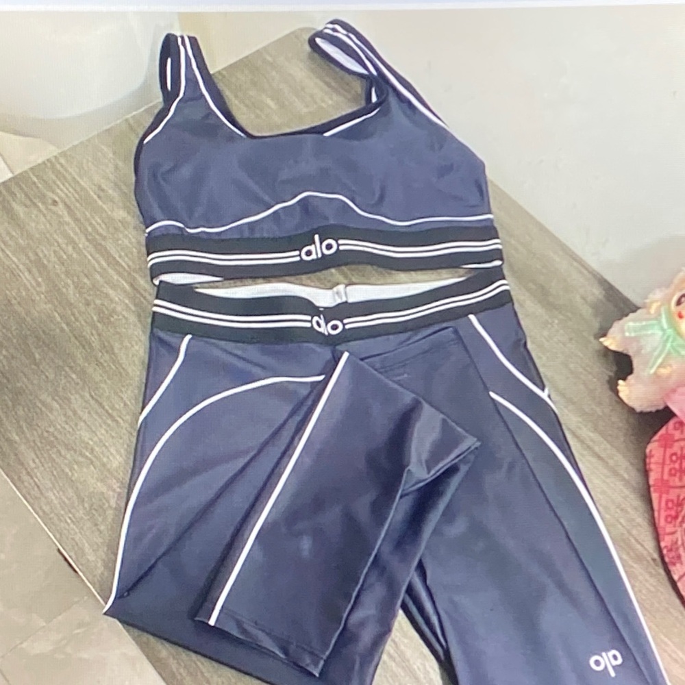 ALO Yoga Midnight Blue Workout Ensemble
